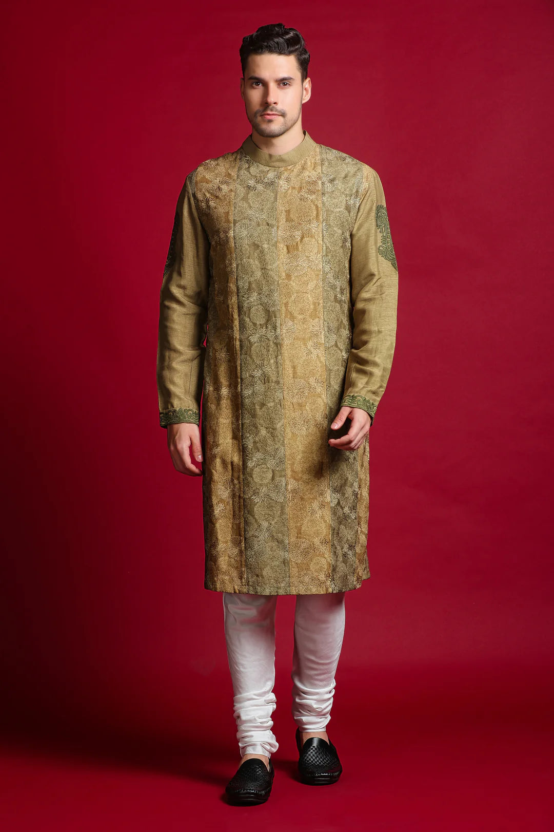 Best Mehndi Dress for Groom in Noida: Embrace Char Chaand's Exquisite Collection